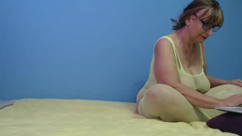 lilieth online show from December 19, 6:45 pm