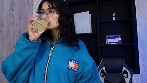 lili_clan online show from November 25, 5:17 am