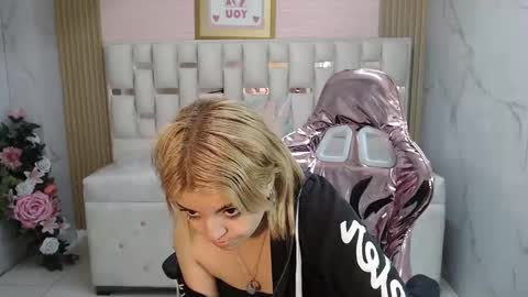 Lili online show from March 10, 2:16 pm