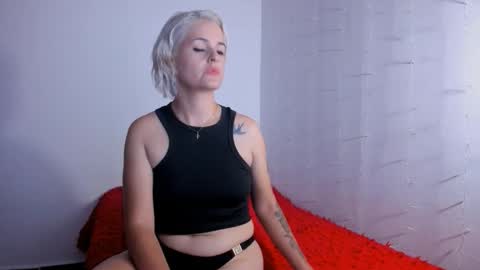 Snapshot of lili_latina47 chatting on October 10, 1:22 am Lili online show from October 10, 1:22 am