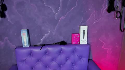 Lili  online show from October 17, 9:30 pm