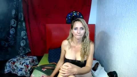 Snapshot of lili_sweet7 chatting on October 9, 1:44 am lili sweet online show from October 9, 1:44 am