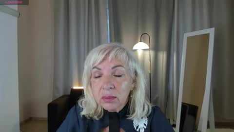 Snapshot of lilia_moons chatting on September 25, 11:17 am Lilia online show from September 25, 11:17 am
