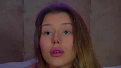 Mia online show from September 13, 7:33 am