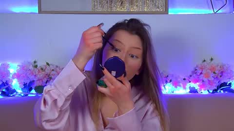 Mia online show from February 18, 12:39 pm