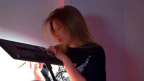 Mia online show from February 18, 3:41 pm