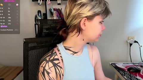 Lilian online show from March 31, 7:09 am