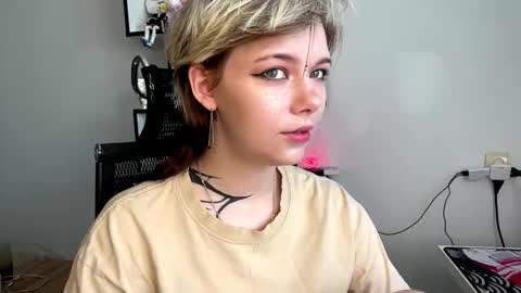 Lilian online show from March 24, 7:25 am