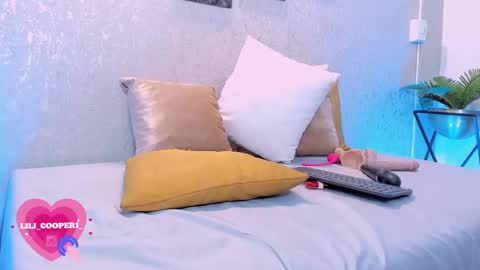 Snapshot of lilicooper_ chatting on March 7, 11:27 pm Lili Cooper online show from March 7, 11:27 pm