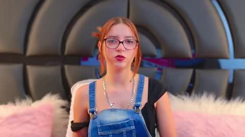 Lili online show from March 5, 7:38 pm