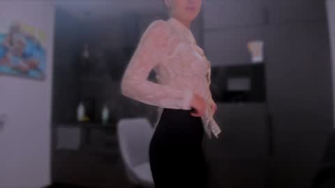 Snapshot of lililaluna chatting on January 17, 3:32 pm             ...  online show from January 17, 3:32 pm