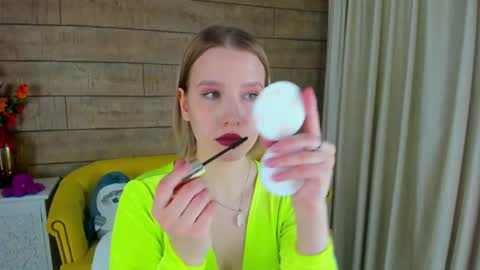 LiliLinn online show from February 26, 7:45 am