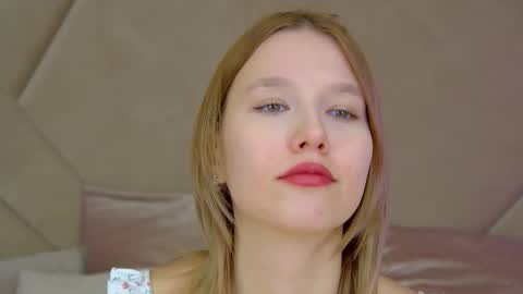 LiliLinn online show from October 17, 6:06 am