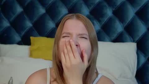 LiliLinn online show from September 15, 4:47 am