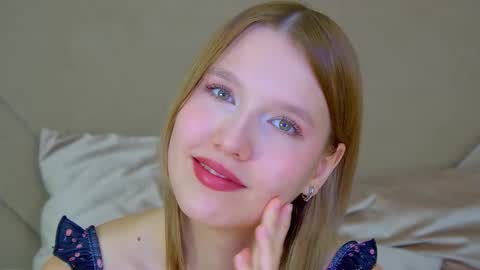 LiliLinn online show from October 18, 6:17 am