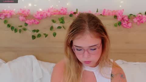 Lilith Bonheur online show from December 5, 2:33 am