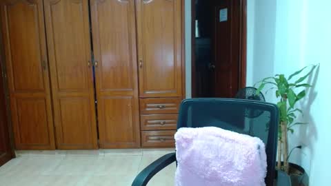 lili online show from November 27, 8:27 pm