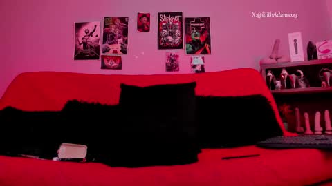 Snapshot of lilith_deveraux_ chatting on October 18, 4:33 pm MISTRESS LILITH online show from October 18, 4:33 pm