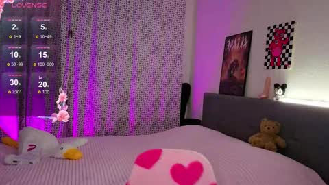 Snapshot of lilith_poison chatting on October 15, 6:20 pm lilith_poison online show from October 15, 6:20 pm
