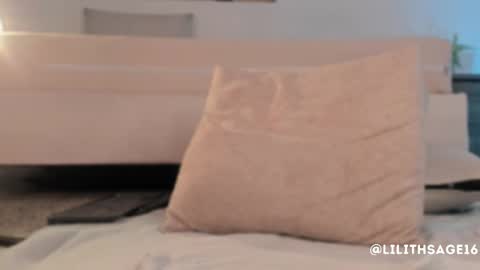 Snapshot of lilith_sage_ chatting on September 28, 1:31 pm lilith_sage_ online show from September 28, 1:31 pm