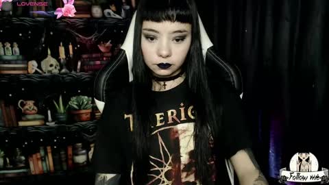 Snapshot of lilithmoon666 chatting on December 5, 11:56 pm online show from December 5, 11:56 pm