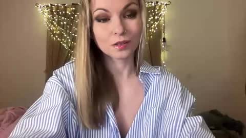 lilithnewdawn online show from March 3, 7:21 pm