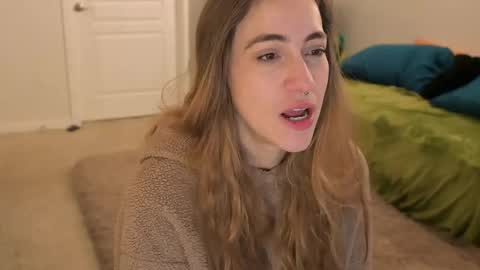 L online show from February 21, 12:50 pm