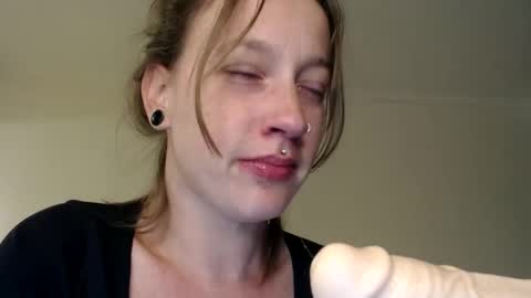 Snapshot of liljbby chatting on September 12, 3:08 am Jay please help me reach 50 thumbs up online show from September 12, 3:08 am