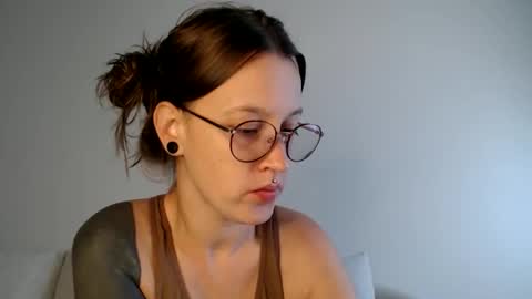 Snapshot of liljbby chatting on October 15, 3:57 pm Jay please help me reach 50 thumbs up online show from October 15, 3:57 pm