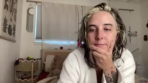 lilldaddysgirl online show from October 11, 7:06 pm