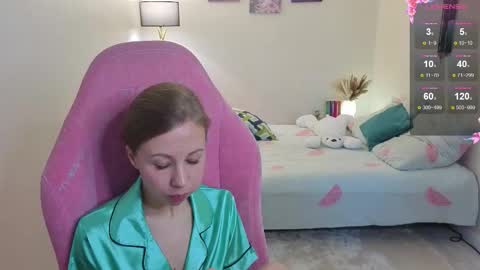 Snapshot of lill_mary chatting on October 17, 4:27 am Maria online show from October 17, 4:27 am