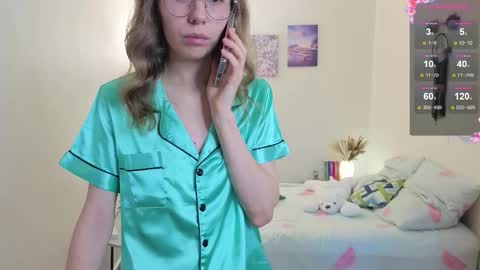 Snapshot of lill_mary chatting on October 16, 4:12 am Maria online show from October 16, 4:12 am