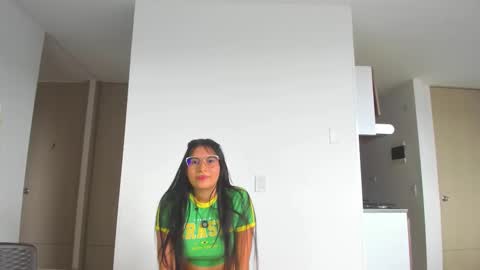 lillaa_ online show from October 21, 9:18 pm