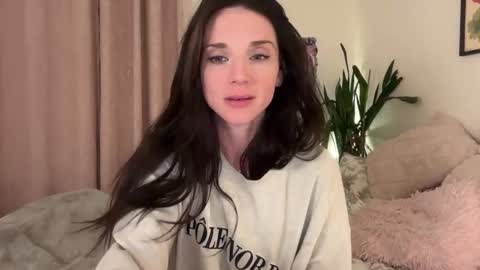 Snapshot of lillian_rose chatting on October 17, 4:05 am Lillian Rose online show from October 17, 4:05 am
