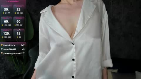 lillian_white1 online show from March 18, 5:46 am