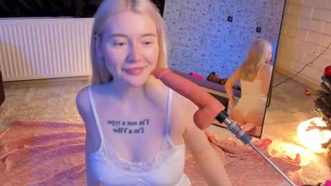 lillie_berry online show from February 8, 5:00 am