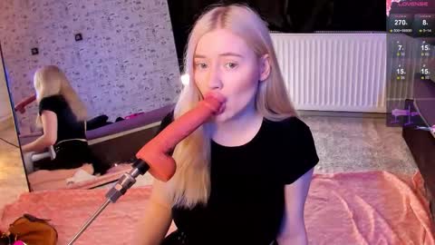 lillie_berry online show from February 18, 5:07 am