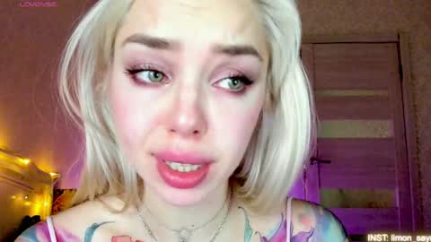 LilliMoore online show from April 17, 12:02 am