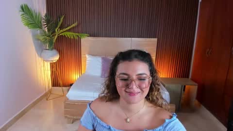 Snapshot of lilly_ass chatting on February 17, 10:49 pm L I L L Y online show from February 17, 10:49 pm