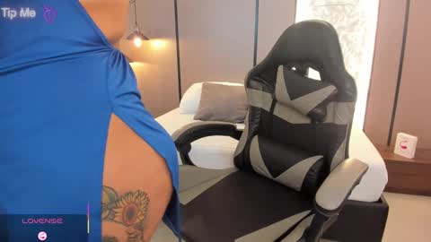 Snapshot of lilly_ass chatting on October 17, 12:20 pm L I L L Y online show from October 17, 12:20 pm