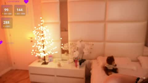 Lilly Colins online show from March 17, 8:14 pm