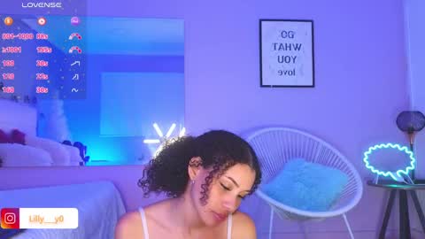 Snapshot of lilly_dollss chatting on February 4, 5:34 pm Sofia online show from February 4, 5:34 pm