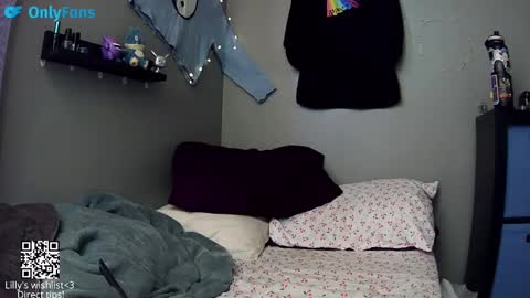 Snapshot of lillylovings chatting on September 28, 10:41 pm LillyLovings online show from September 28, 10:41 pm