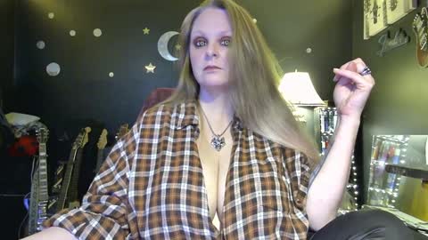 Snapshot of lillyth chatting on December 29, 6:03 am Lillyth Eden online show from December 29, 6:03 am