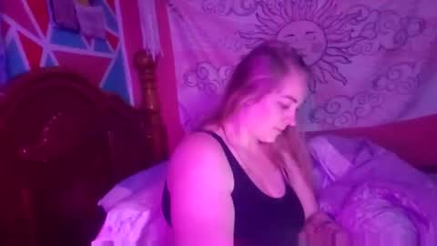 Whos that gurl online show from January 2, 1:08 pm