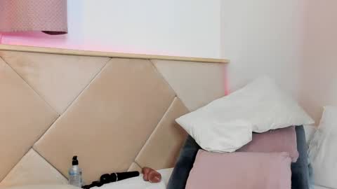 Lilou  online show from January 12, 3:39 am