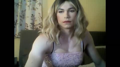 Snapshot of lilsissyfemboy chatting on October 6, 4:14 pm Glamsissy online show from October 6, 4:14 pm