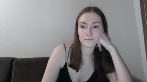 lily_love_x online show from December 15, 11:12 pm