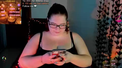 Snapshot of lily_lu_one chatting on October 8, 10:16 pm Elina online show from October 8, 10:16 pm