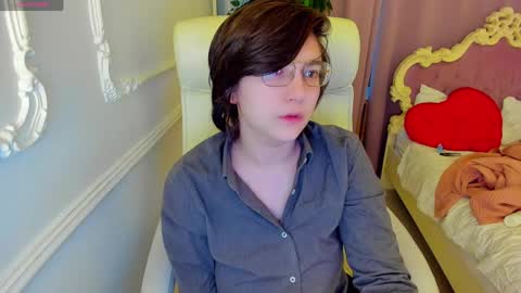 Lily online show from April 12, 3:10 am